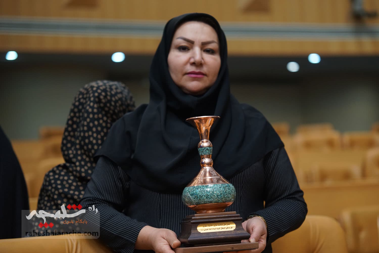 آیین تجلیل از طرحهای برگزیده اشتغال آفرین در کمیته امداد با حضور پزشکیان +تصاویر — تصویر 122