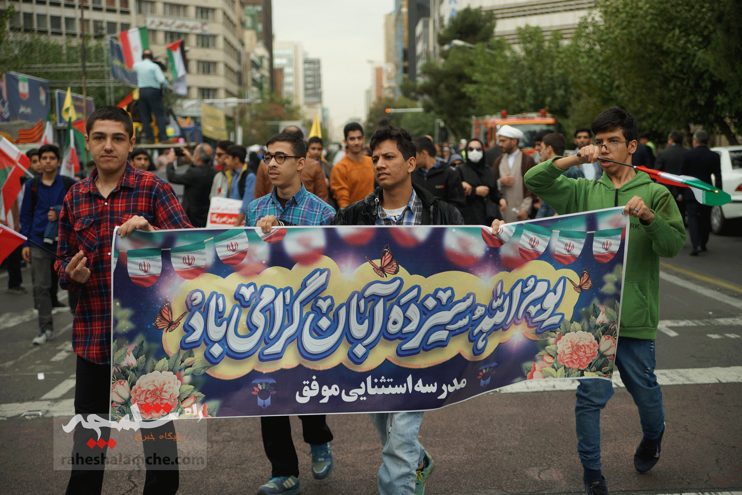 خشم مردم تهران علیه آمریکا و اسرائیل در «یومالله 13 آبان» +تصاویر — تصویر 21