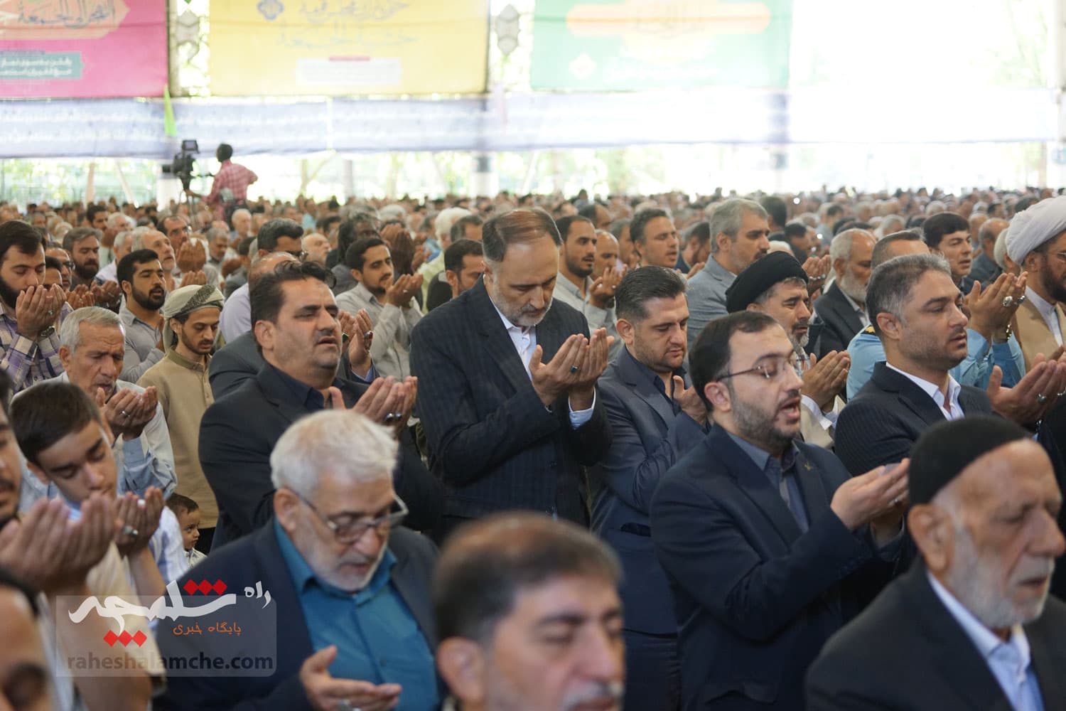 نماز عید قربان در دانشگاه تهران برگزار شد +تصاویر — تصویر 56