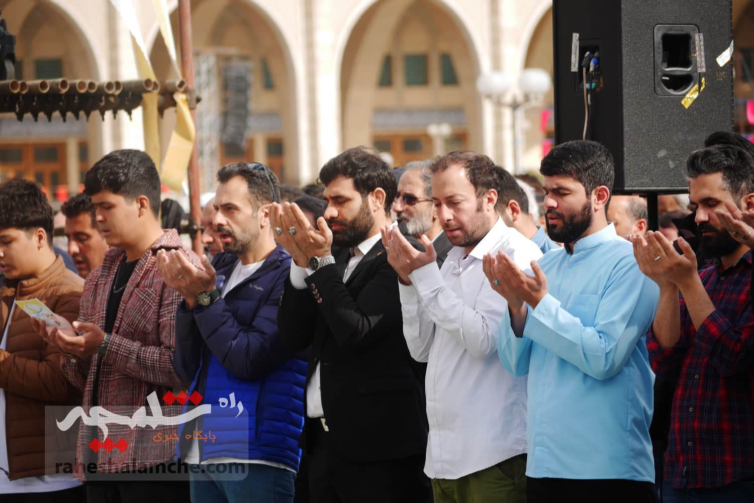 گزارش تصویری اختصاصی راه شلمچه از نماز عید فطر به امامت رهبر انقلاب — تصویر 73