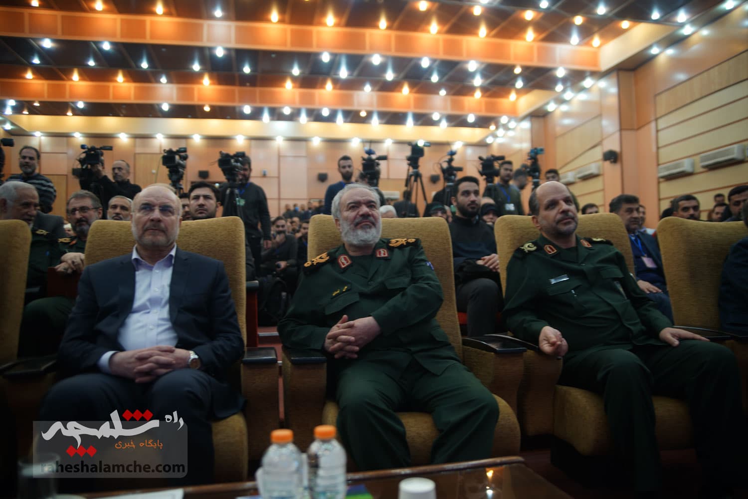 تجلیل از منتخبان جشنواره پژوهشی و فناوری در دانشگاه جامع امام حسین(ع) +تصاویر — تصویر 15
