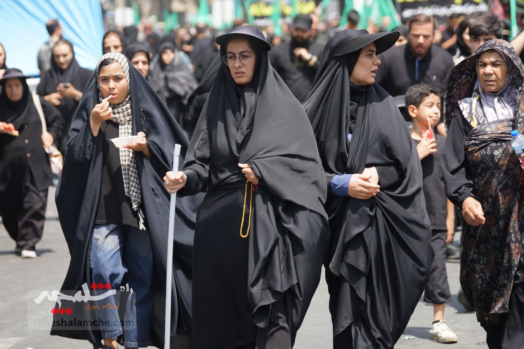 جاماندگان پیاده اربعین حسینی در تهران +تصاویر — تصویر 30