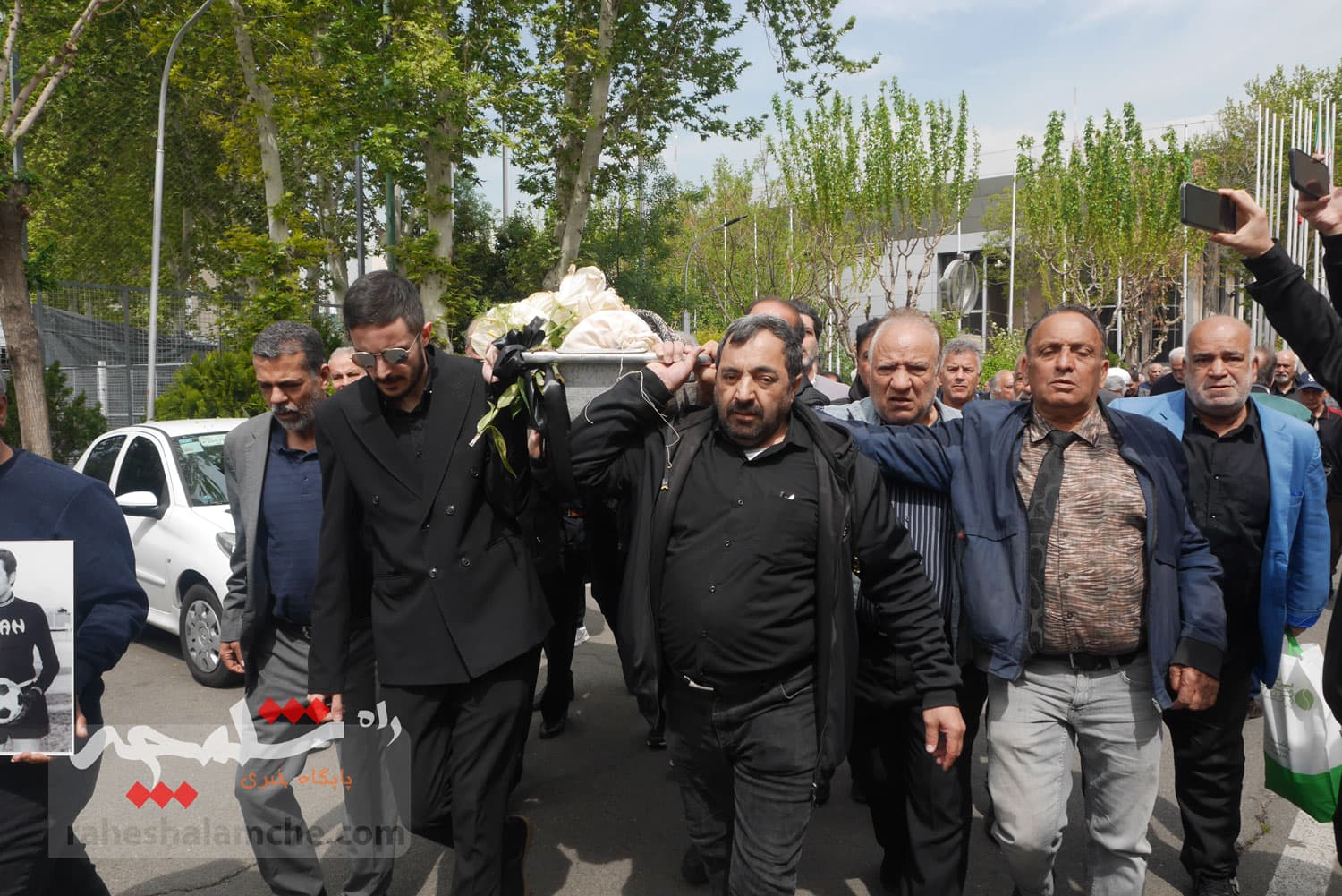 چه کسانی در مراسم تشییع پیکر «عمو ظلی» حضور دارشتند +تصاویر — تصویر 83