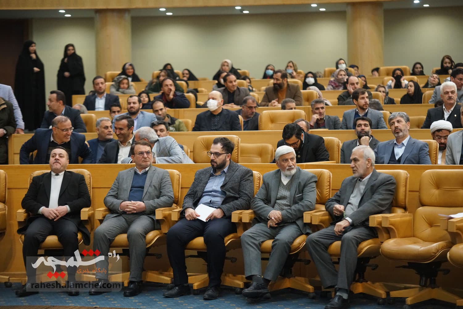 آیین تجلیل از طرحهای برگزیده اشتغال آفرین در کمیته امداد با حضور پزشکیان +تصاویر — تصویر 2
