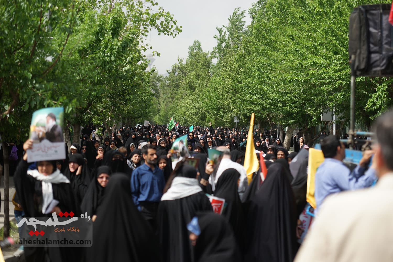 واکنش نمازگزاران تهرانی در راهپیمایی حمایت از غزه به مذاکره +تصاویر — تصویر 9