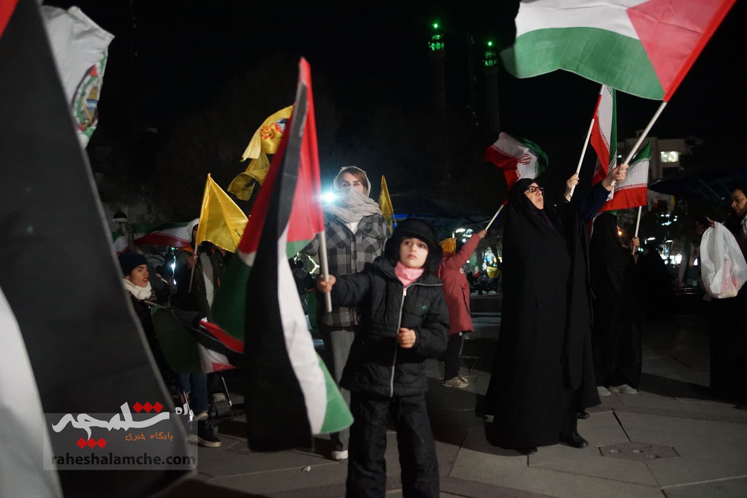 برگزاری جشن پیروزی غزه در میدان هفتحوض تهران +تصاویر — تصویر 13
