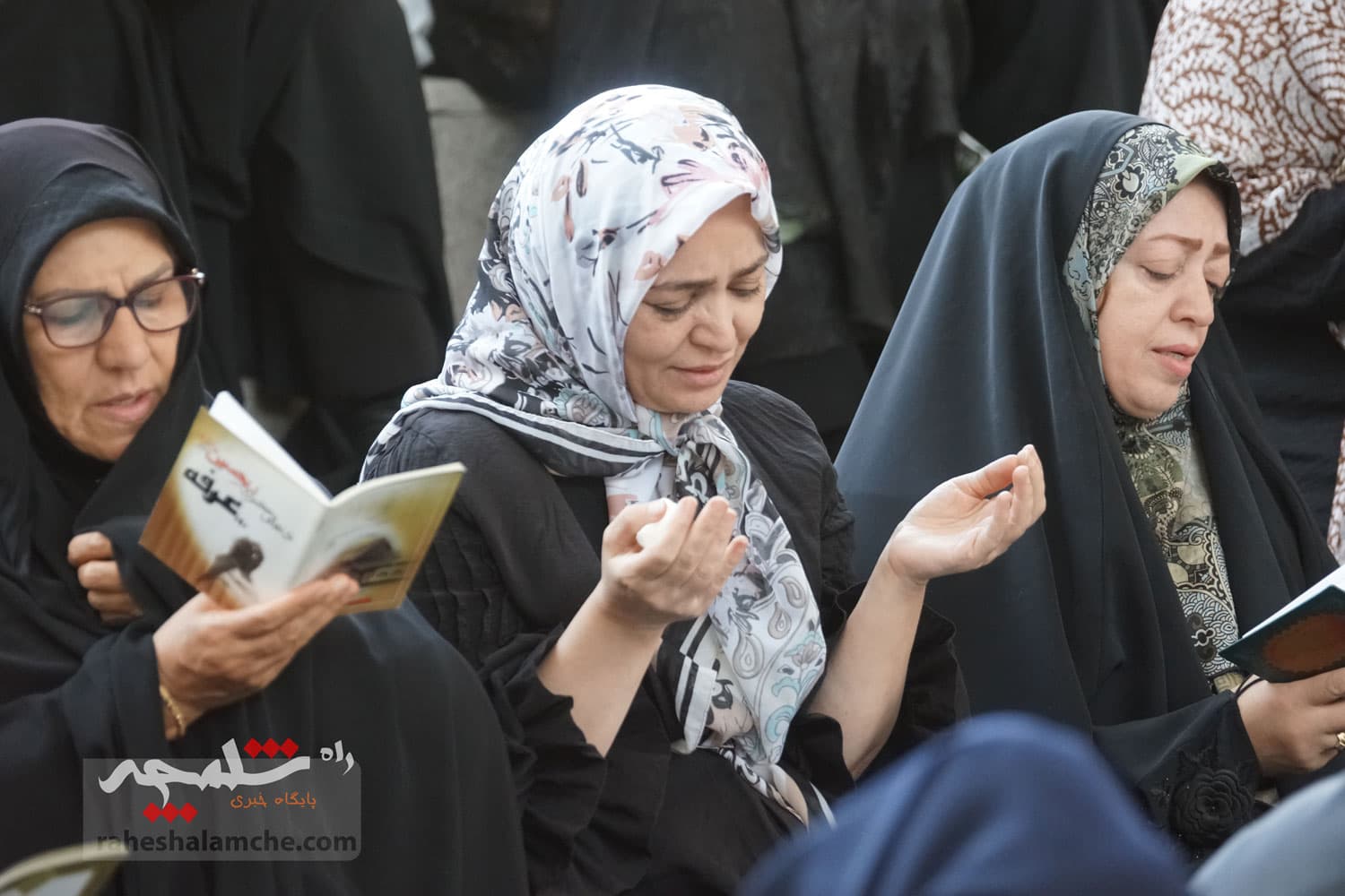 مراسم دعای عرفه در مصلی امام خمینی(ره) برگزار شد +تصاویر — تصویر 48