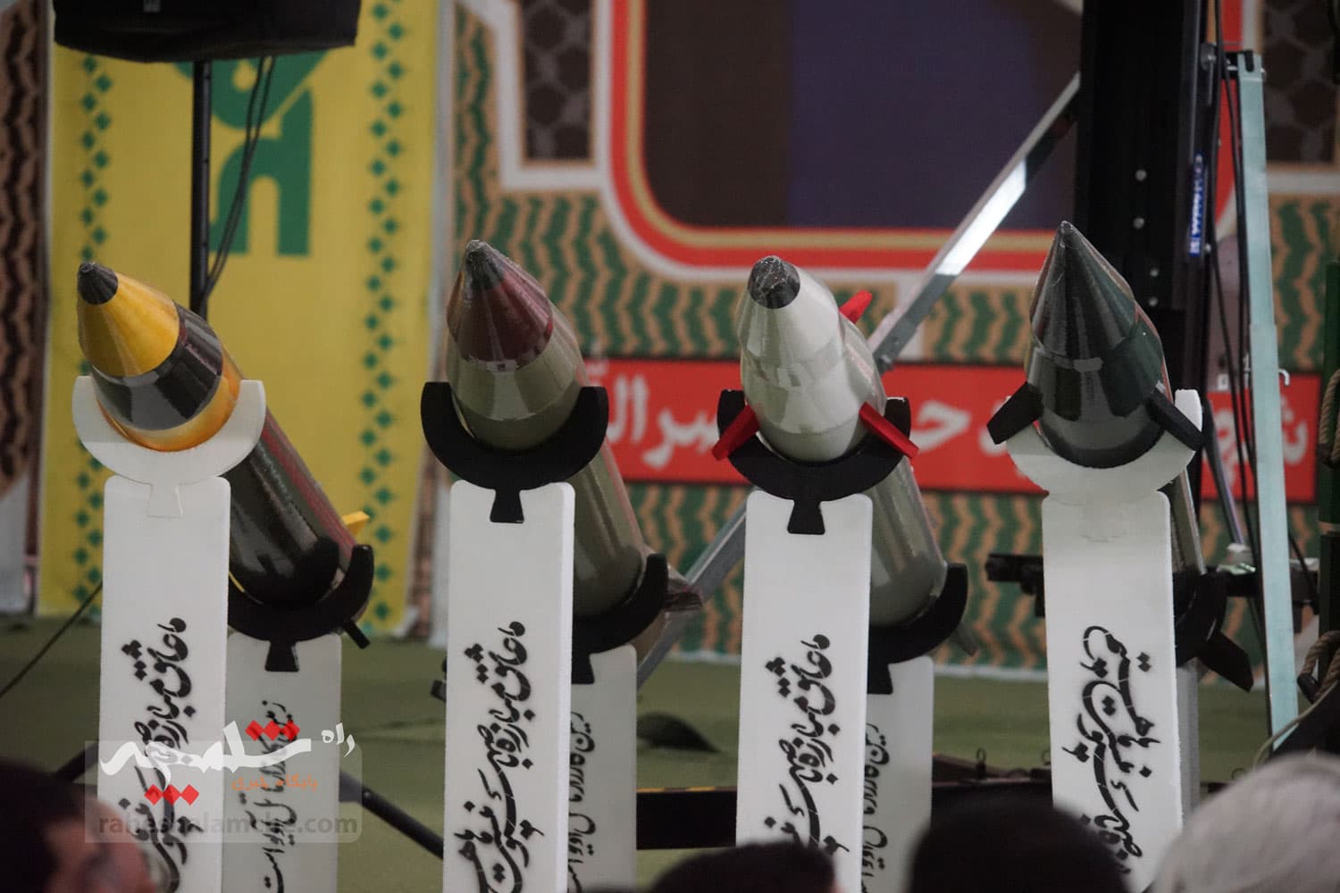 مراسم گرامیداشت شهید سیدحسن نصرالله در مصلی تهران برگزار شد +تصاویر — تصویر 36