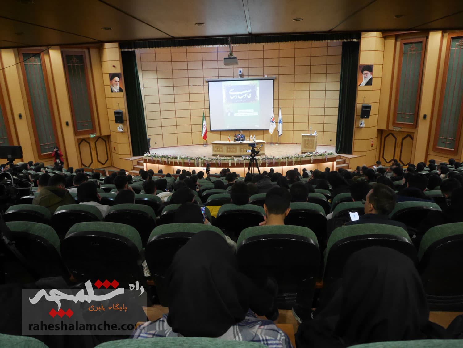 نشست صمیمی طحاننظیف با دانشجویان دانشگاه آزاد واحد مرکز +تصاویر — تصویر 27