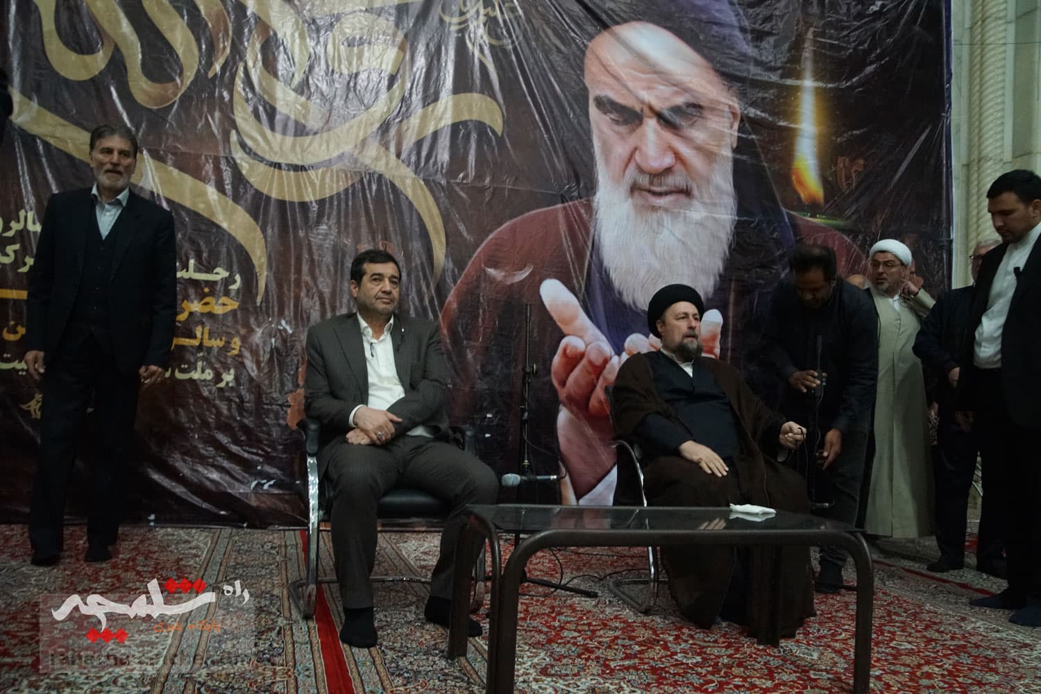 حضور جامعه ورزش و جوانان در حرم امام خمینی(ره) +تصاویر — تصویر 39