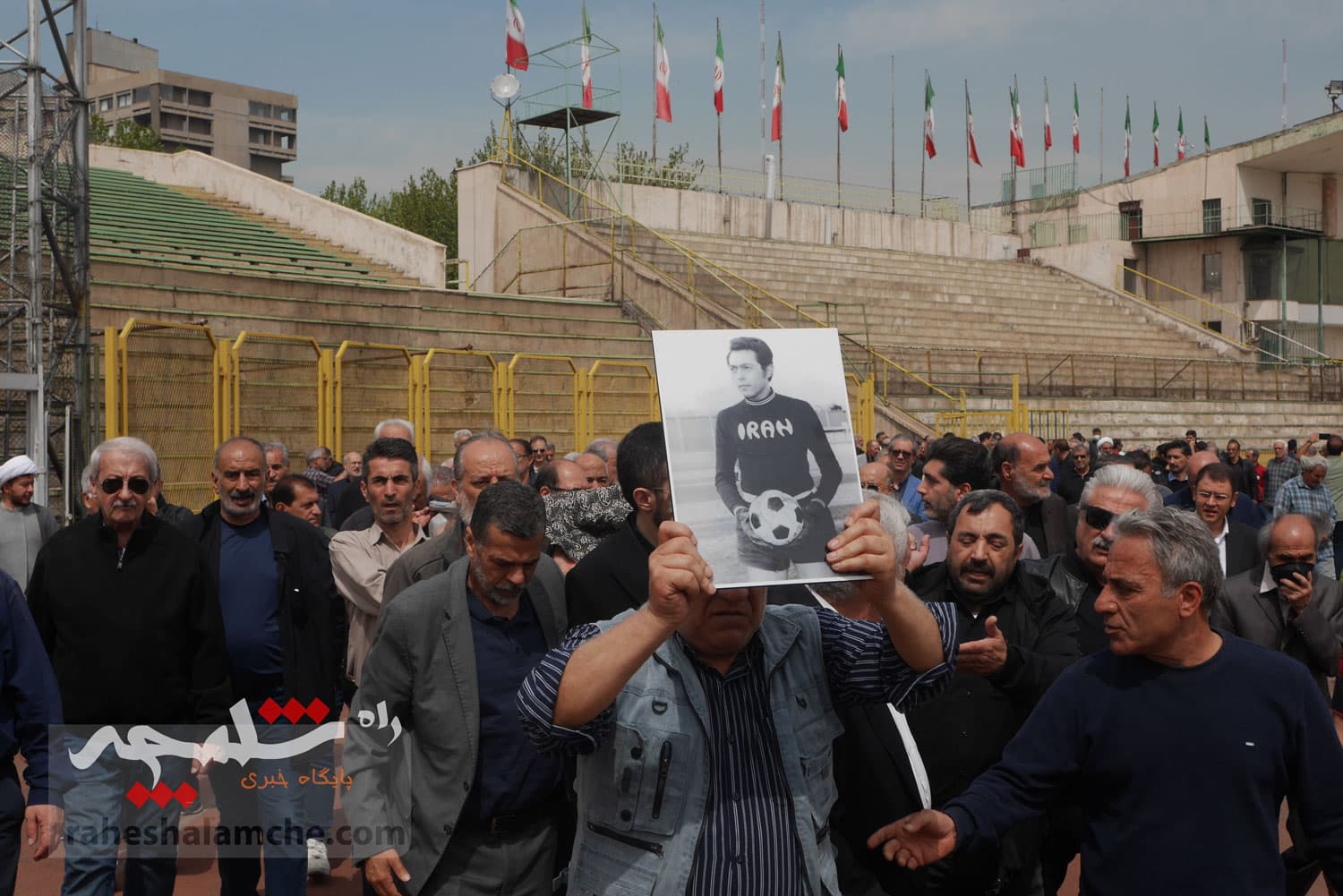 چه کسانی در مراسم تشییع پیکر «عمو ظلی» حضور دارشتند +تصاویر — تصویر 87