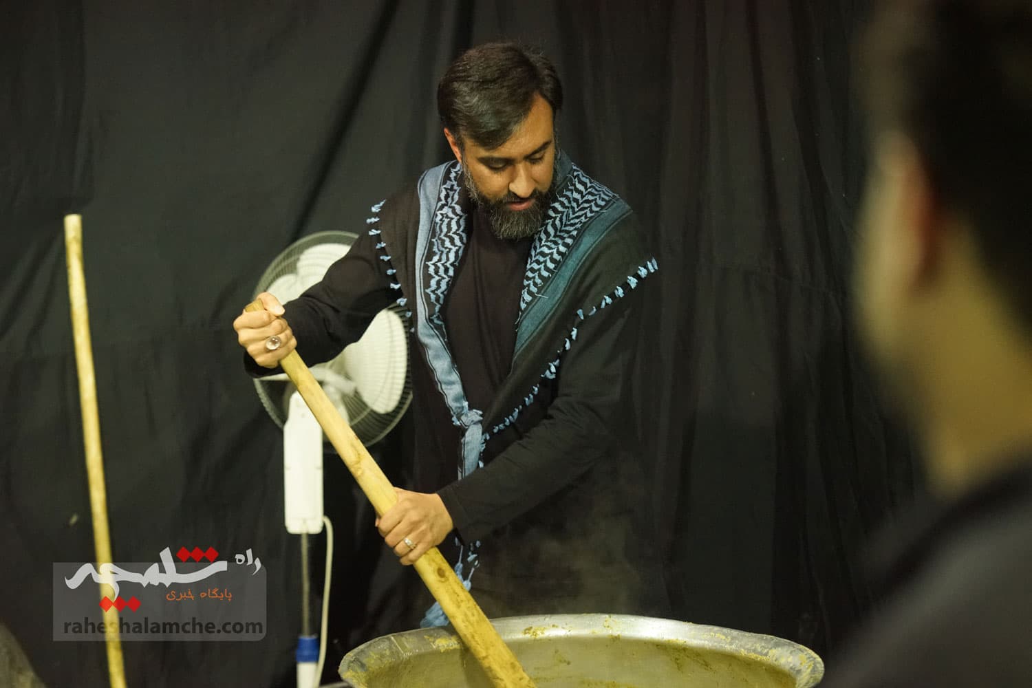 پخت آش نذری و روضه خانگی در شب 28 صفر +تصاویر — تصویر 52