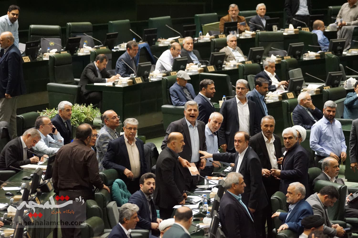گزارش تصویری حاشیههای امروز صحن علنی مجلس — تصویر 94