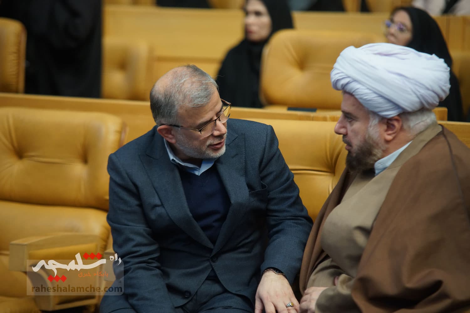 آیین تجلیل از طرحهای برگزیده اشتغال آفرین در کمیته امداد با حضور پزشکیان +تصاویر — تصویر 117
