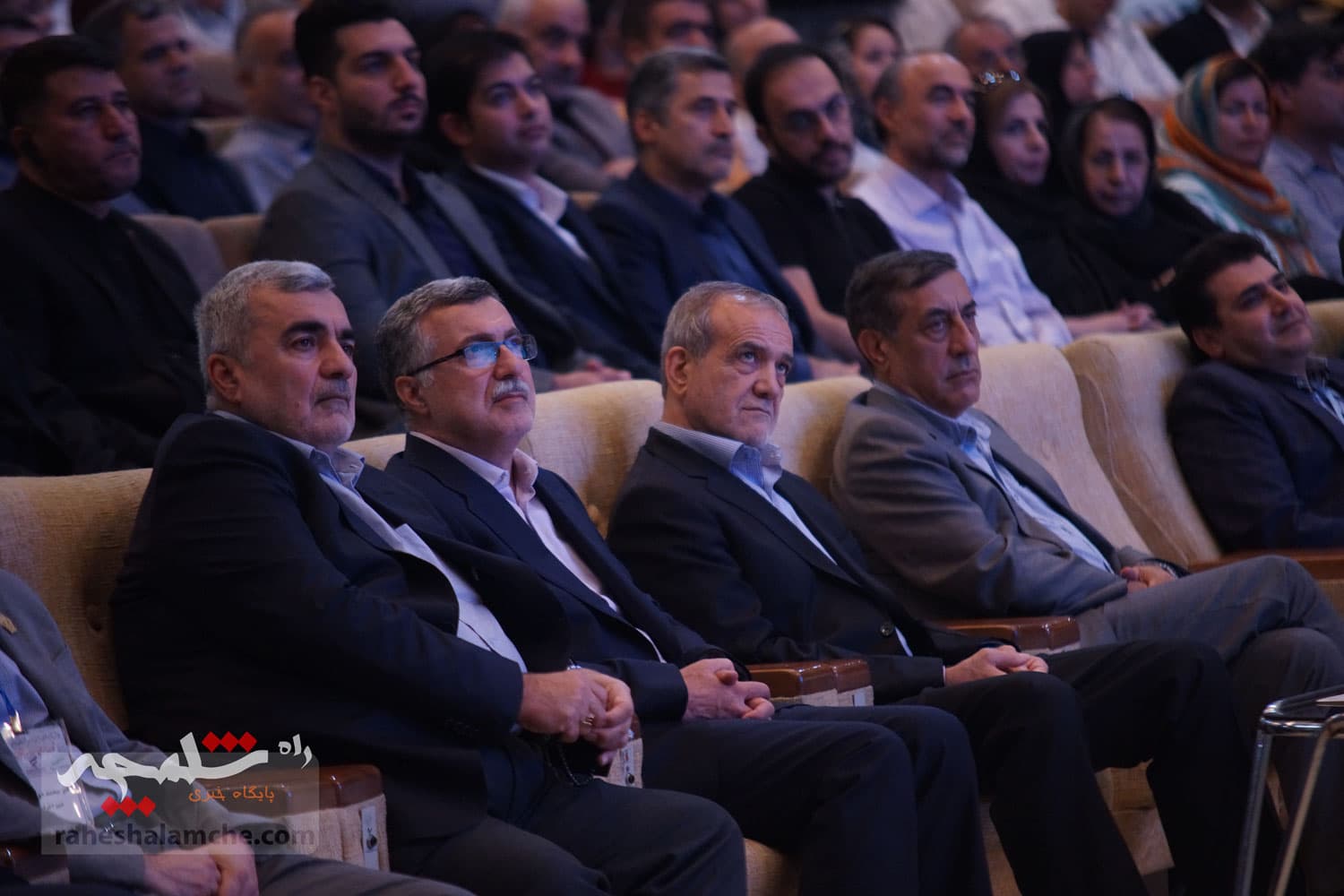 آیین گرامیداشت «روز پزشک» با حضور پزشکیان برگزار شد +تصاویر — تصویر 16