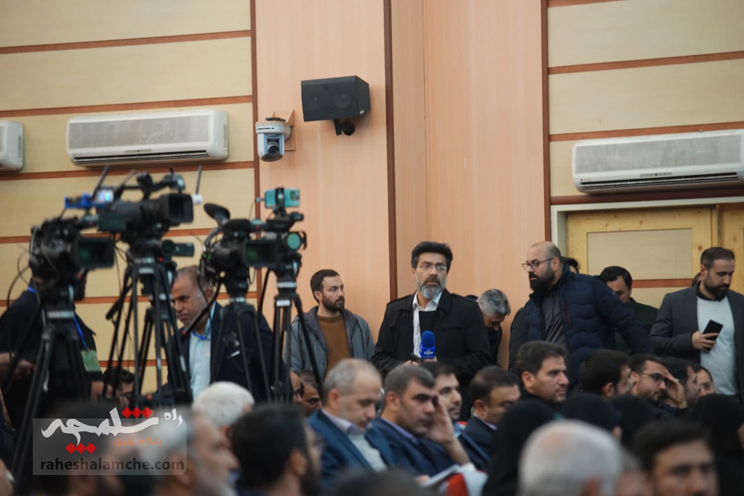 تجلیل از منتخبان جشنواره پژوهشی و فناوری در دانشگاه جامع امام حسین(ع) +تصاویر — تصویر 80