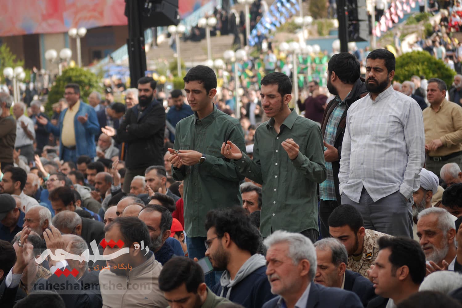 گزارش تصویری اختصاصی راه شلمچه از نماز عید فطر به امامت رهبر انقلاب — تصویر 49