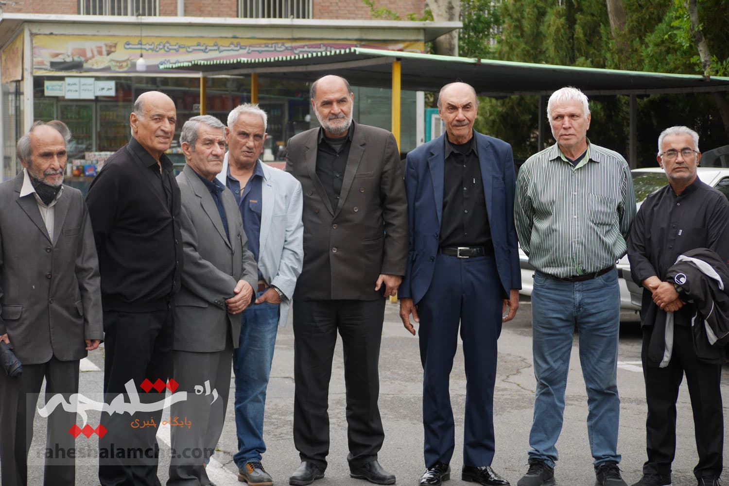 چه کسانی در مراسم تشییع پیکر «عمو ظلی» حضور دارشتند +تصاویر — تصویر 4