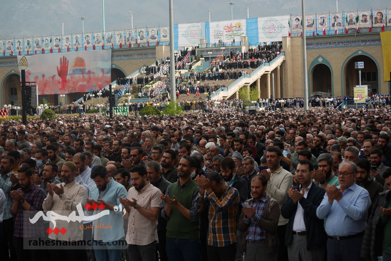 گزارش تصویری اختصاصی راه شلمچه از نماز عید فطر به امامت رهبر انقلاب — تصویر 77