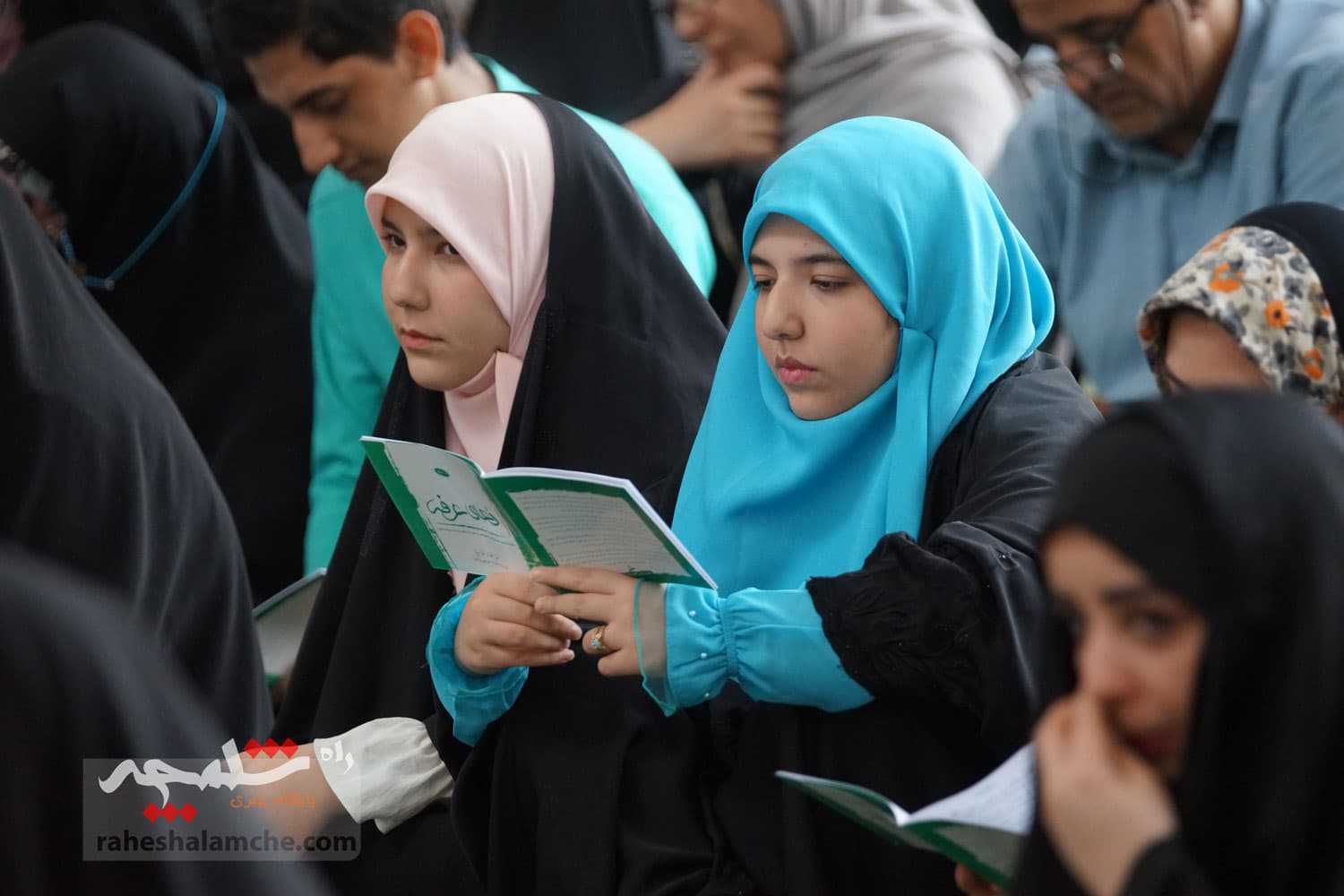 مراسم دعای عرفه در مصلی امام خمینی(ره) برگزار شد +تصاویر — تصویر 30