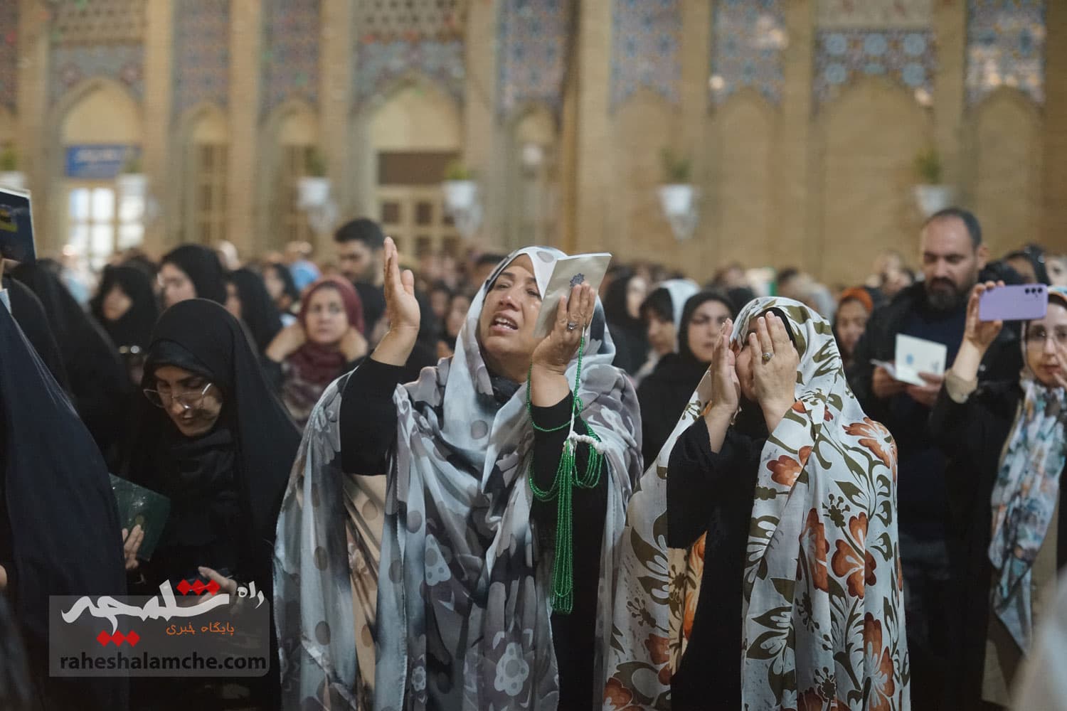طنین نجوای «الهی العفو» دومین شب قدر در حرم عبدالعظیم حسنی(ع) +تصاویر — تصویر 57