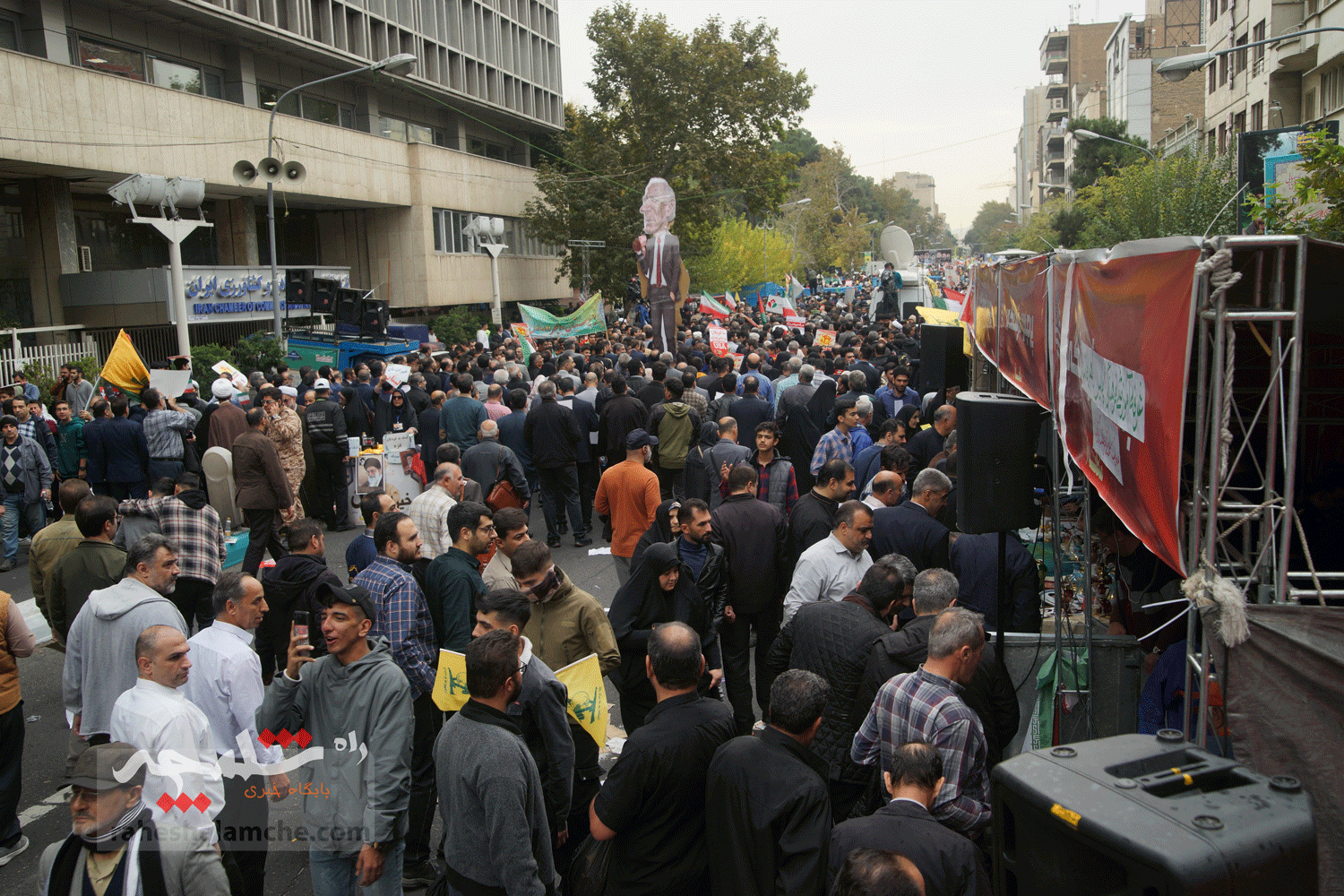 خشم مردم تهران علیه آمریکا و اسرائیل در «یومالله 13 آبان» +تصاویر — تصویر 79