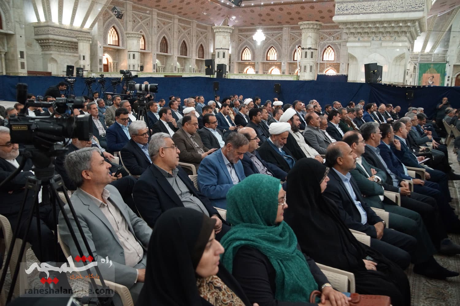 حضور نمایندگان مجلس در حرم امام خمینی(ره) +تصاویر — تصویر 75
