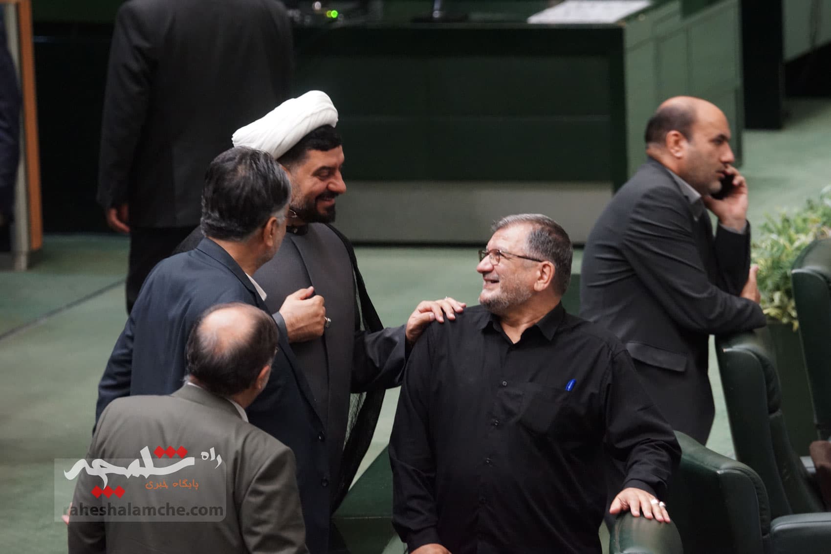حاشیههای امروز صحن علنی مجلس در آستانه روز خبرنگار +تصاویر — تصویر 37
