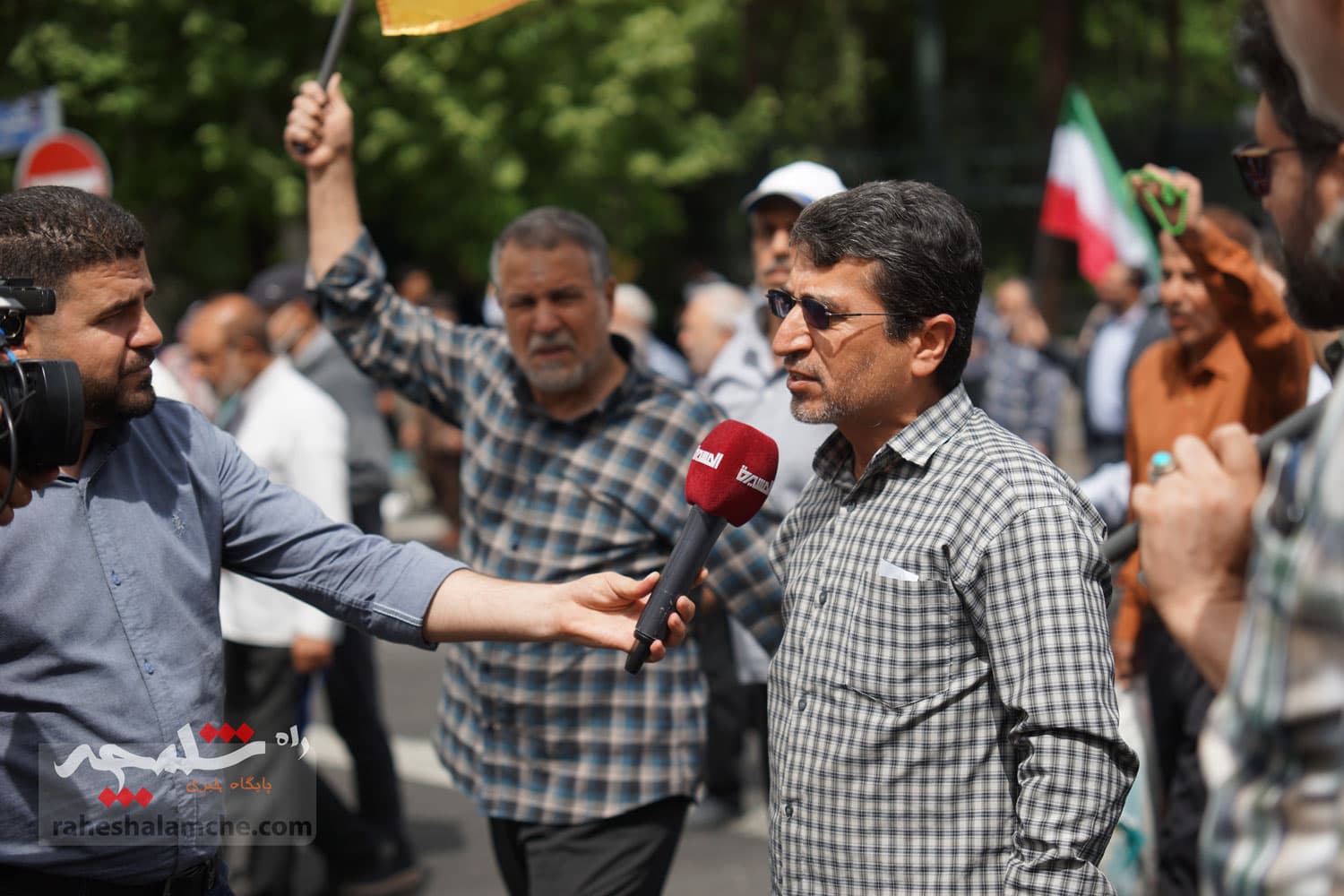 واکنش نمازگزاران تهرانی در راهپیمایی حمایت از غزه به مذاکره +تصاویر — تصویر 23