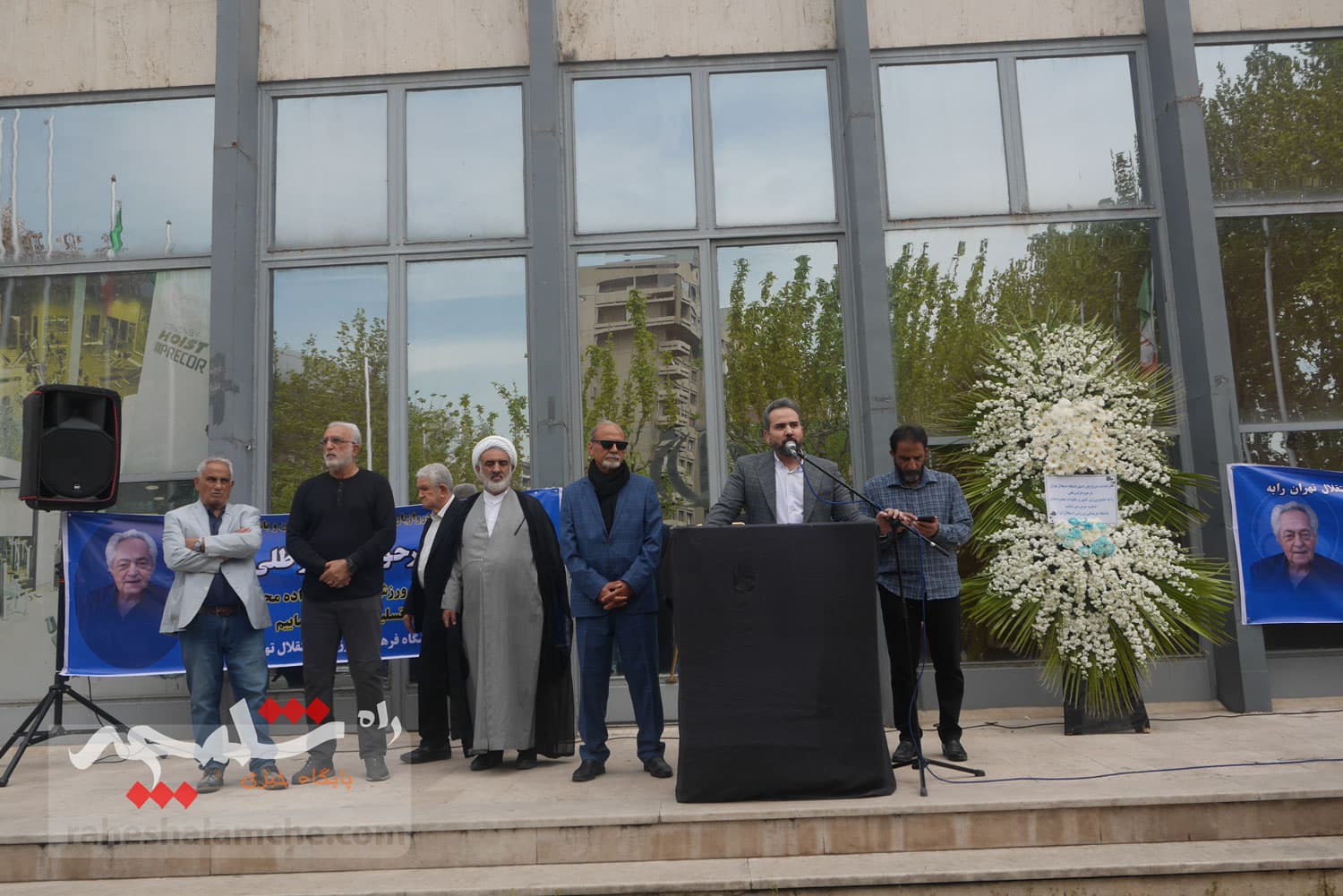 چه کسانی در مراسم تشییع پیکر «عمو ظلی» حضور دارشتند +تصاویر — تصویر 41