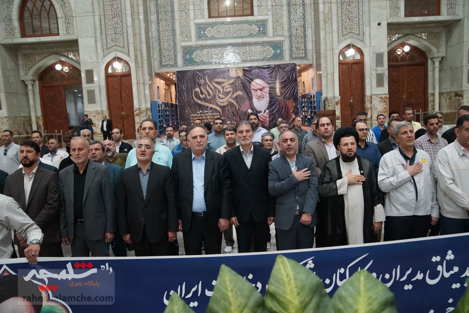 تجدید میثاق کارکنان شرکت دخانیات ایران با آرمانهای امام خمینی(ره) +تصاویر — تصویر 2