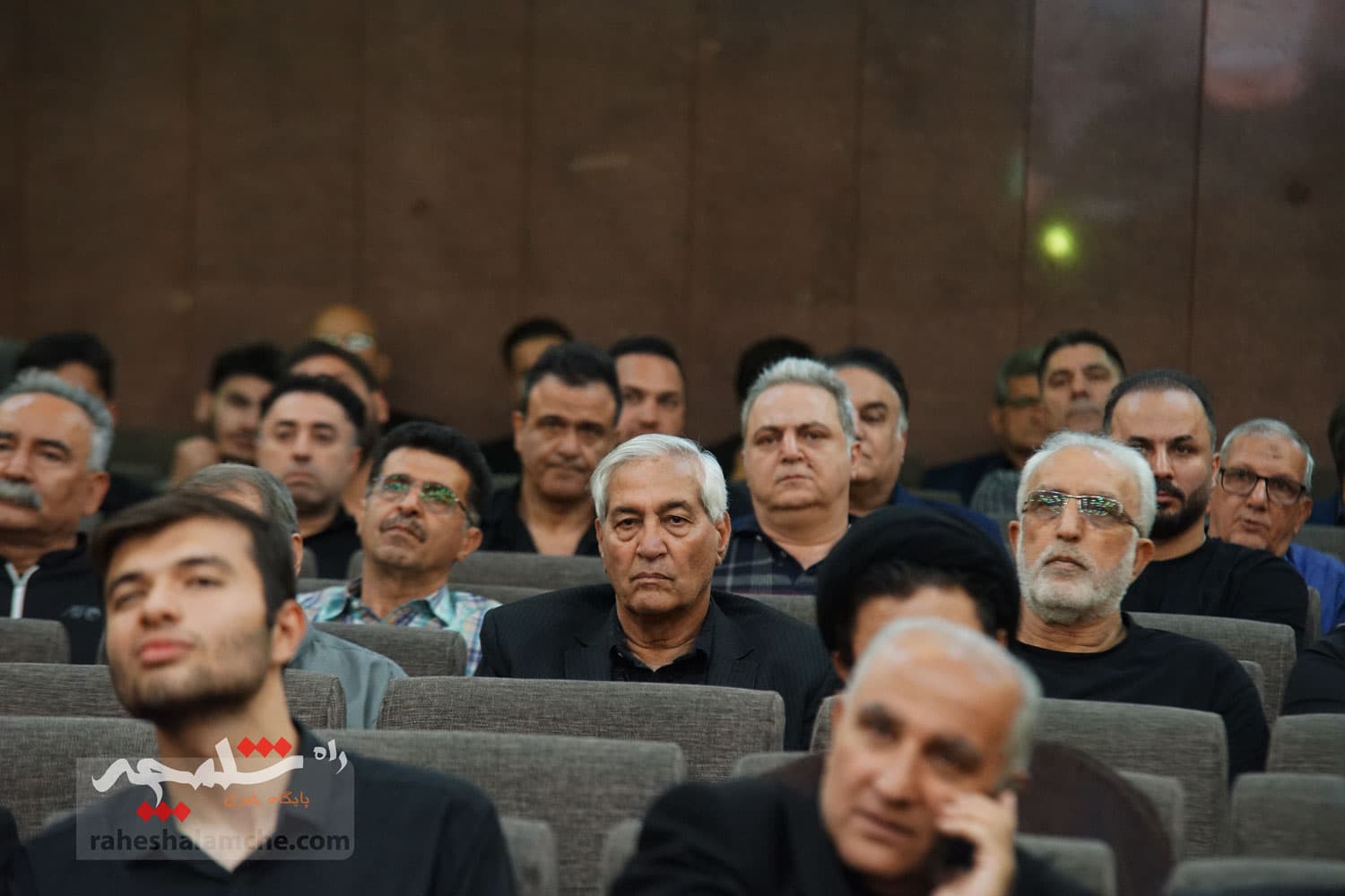 مراسم ختم پدر خداداد عزیزی چه کسانی بودند؟ +تصاویر(1) — تصویر 46