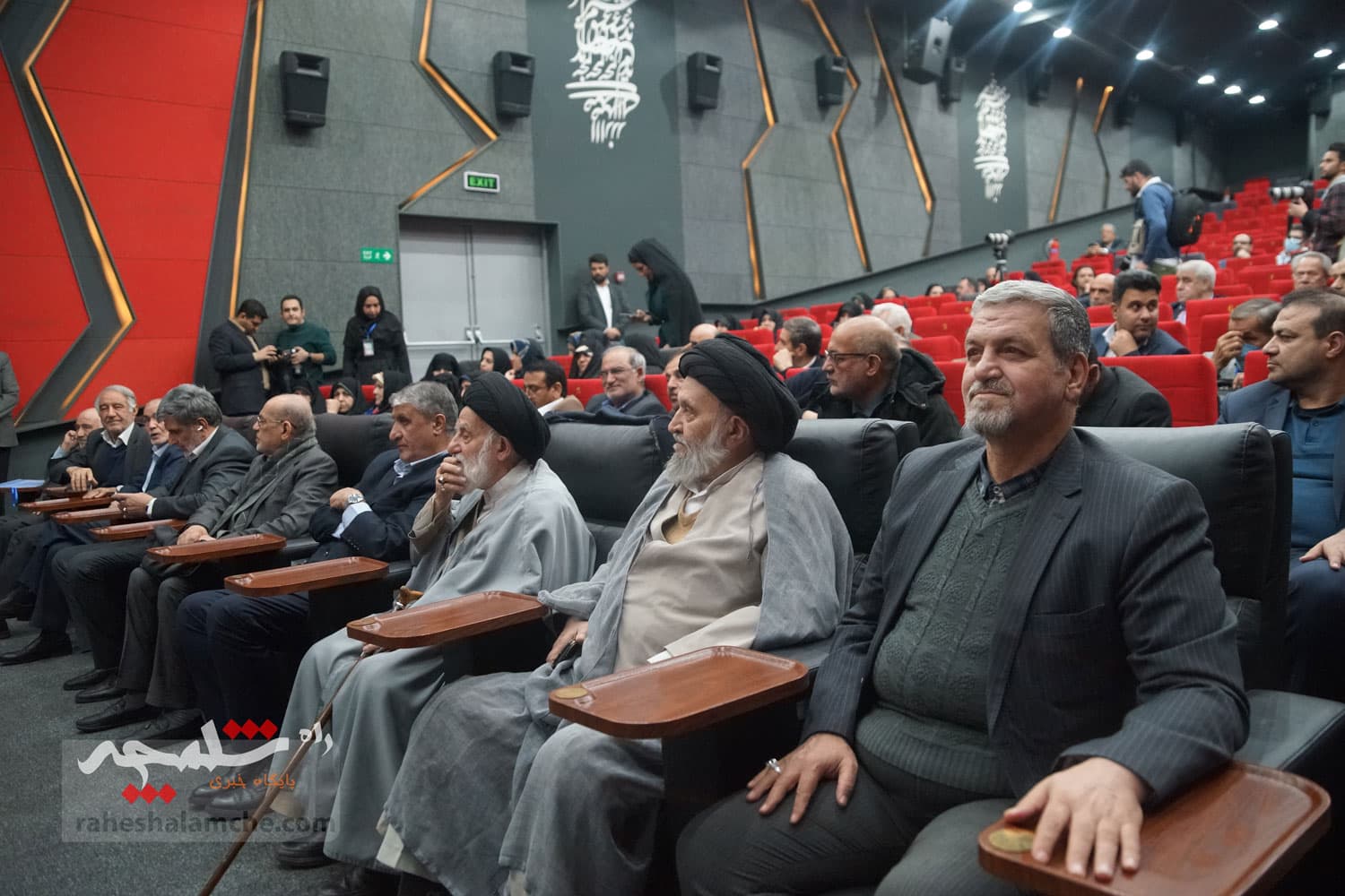 در نشست جمعیت وفاداران انقلاب اسلامی چه گذشت؟ +تصاویر — تصویر 76