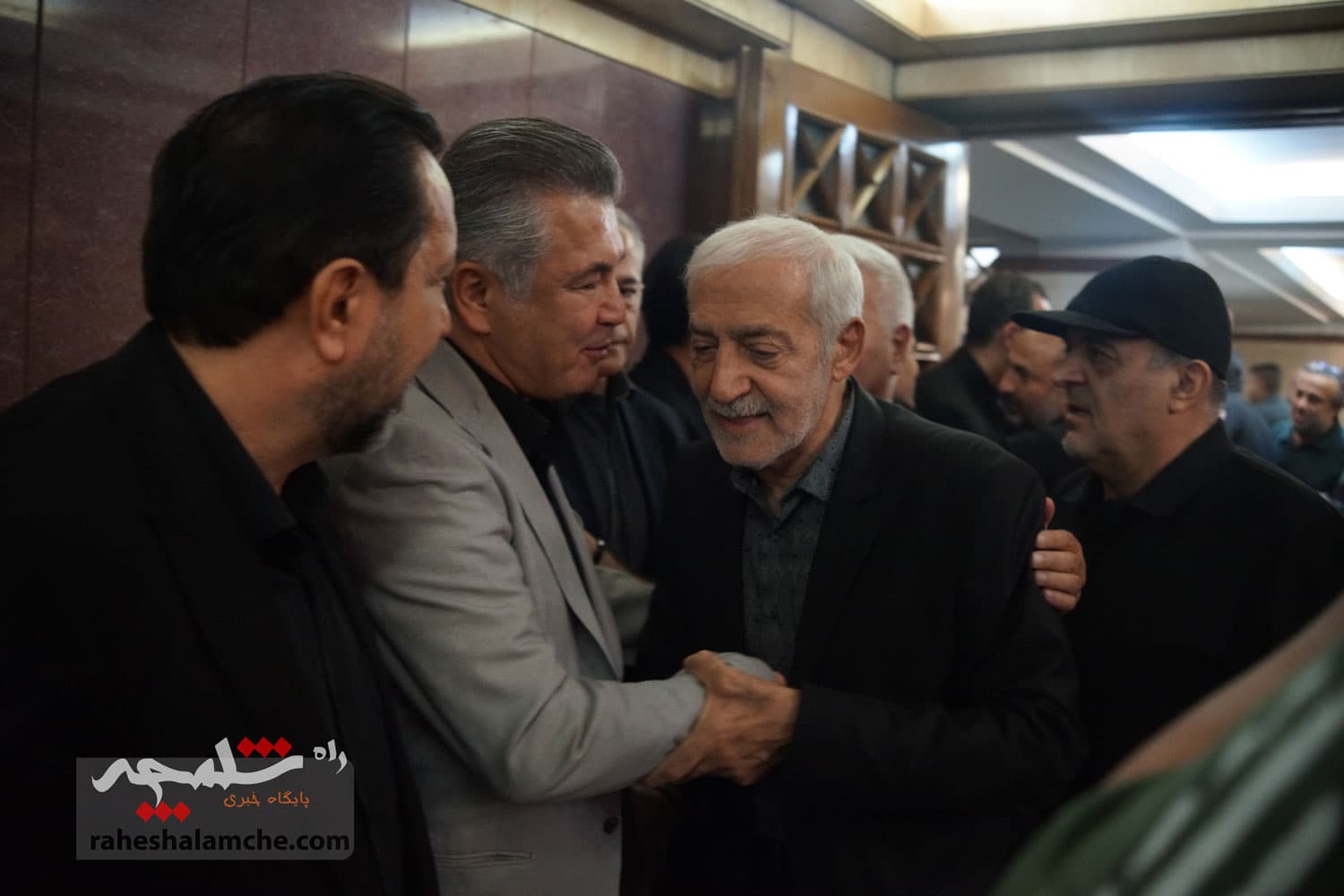 حضور بزرگان فوتبال کشور در ختم پدر خداداد عزیزی +تصاویر(2) — تصویر 8