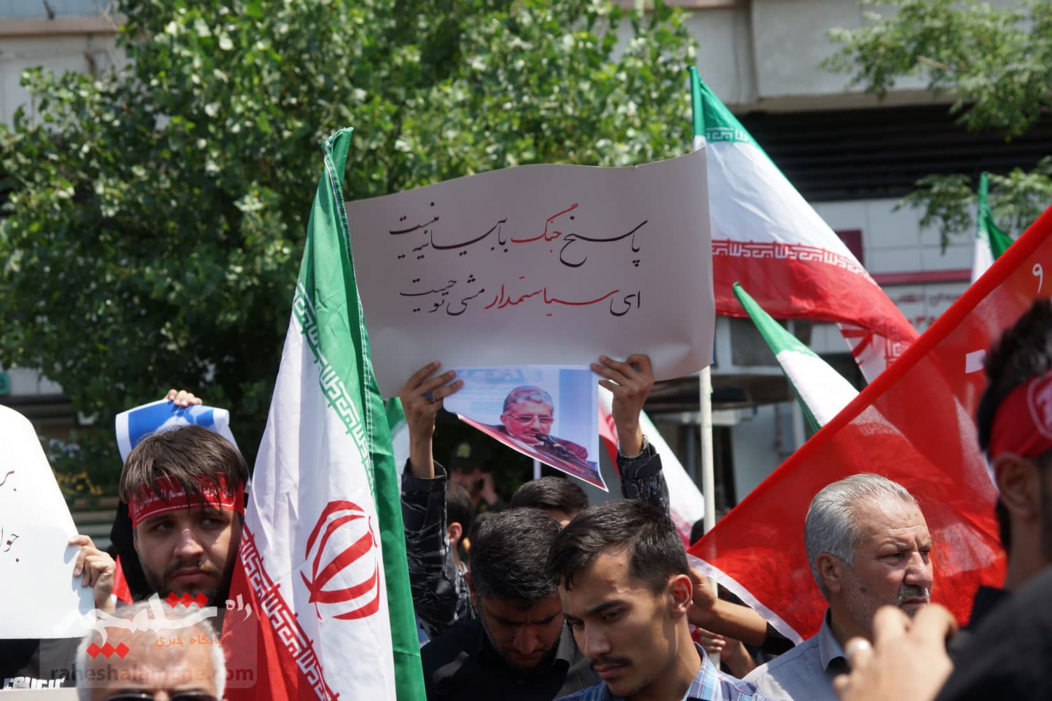 تجمع مردم تهران در محکومیت اقدام رژیم پلید صهیونیستی +تصاویر — تصویر 13