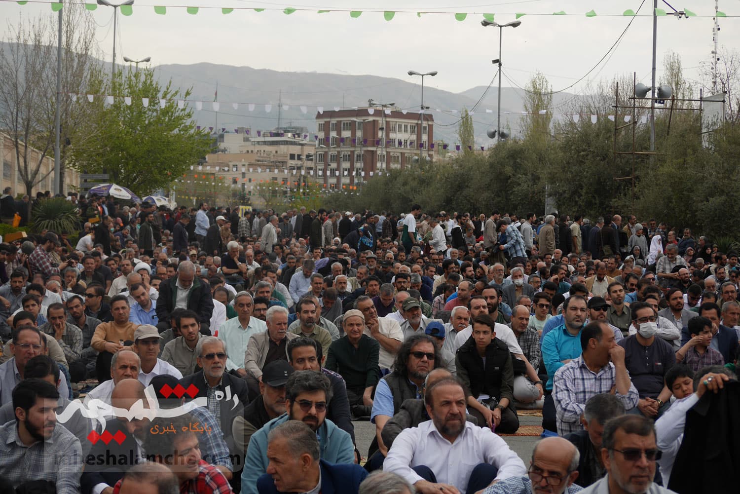گزارش تصویری اختصاصی راه شلمچه از نماز عید فطر به امامت رهبر انقلاب — تصویر 94