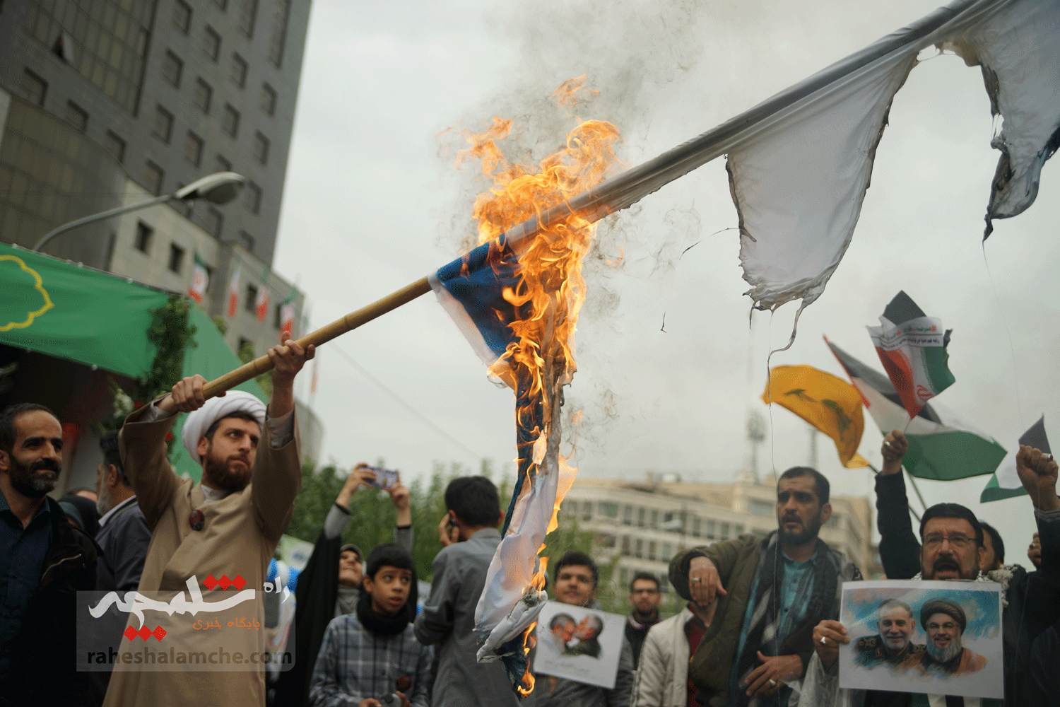 خشم مردم تهران علیه آمریکا و اسرائیل در «یومالله 13 آبان» +تصاویر — تصویر 43