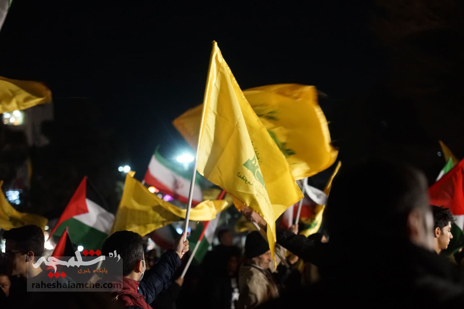 برگزاری جشن پیروزی غزه در میدان هفتحوض تهران +تصاویر — تصویر 22