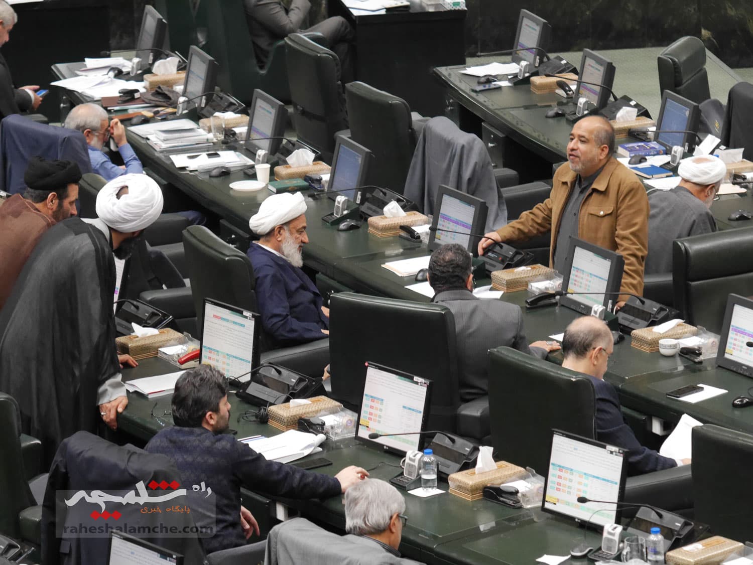برگزاری جلسه علنی مجلس برای بررسی بودجه 1404 +تصاویر — تصویر 34