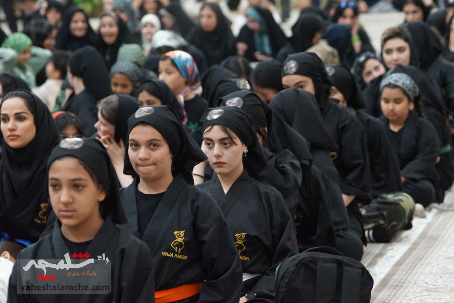 حضور جامعه ورزش و جوانان در حرم امام خمینی(ره) +تصاویر — تصویر 85