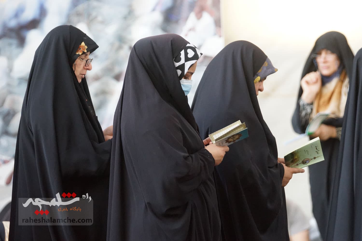 مراسم دعای عرفه در مصلی امام خمینی(ره) برگزار شد +تصاویر — تصویر 113