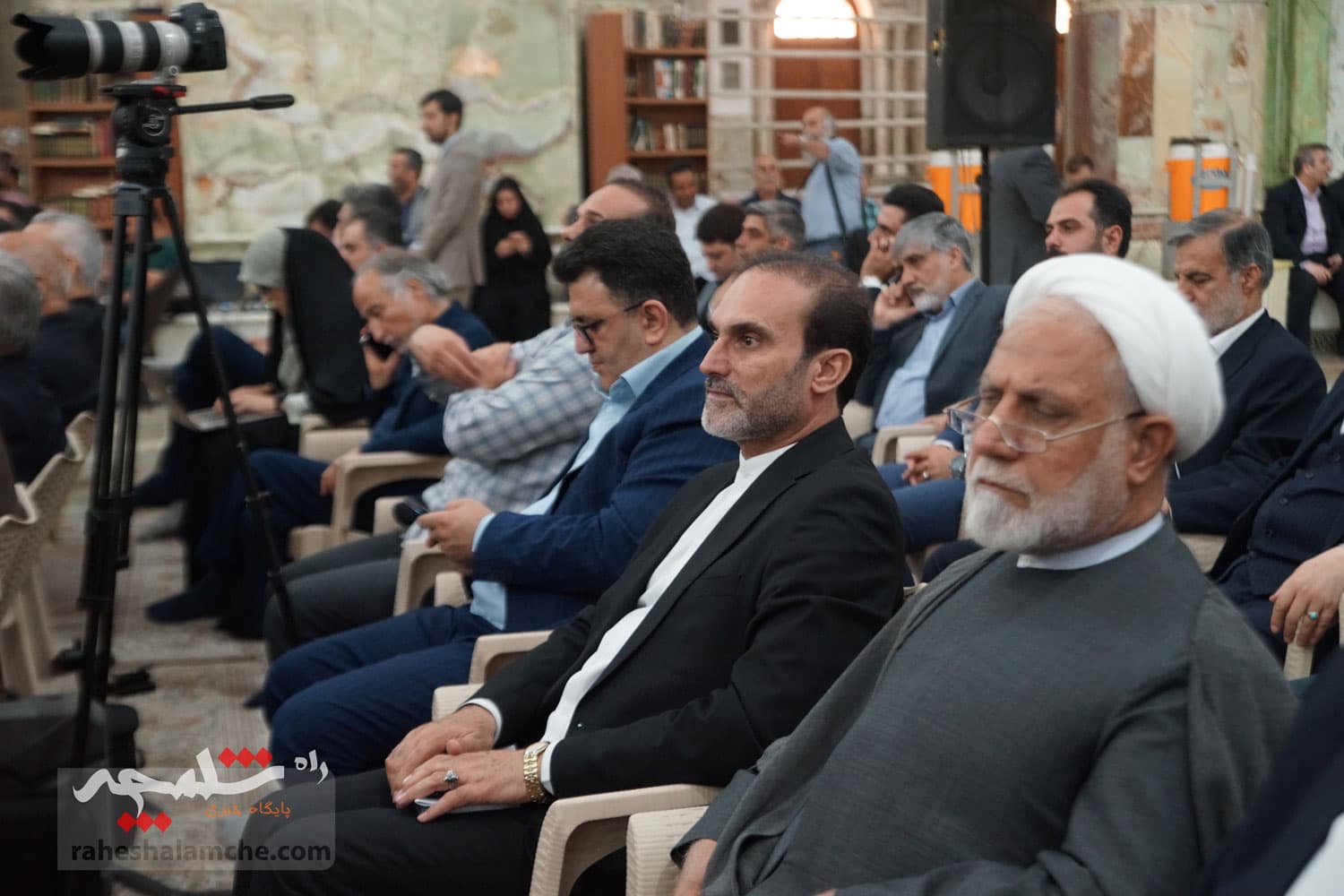 حضور نمایندگان مجلس در حرم امام خمینی(ره) +تصاویر — تصویر 88