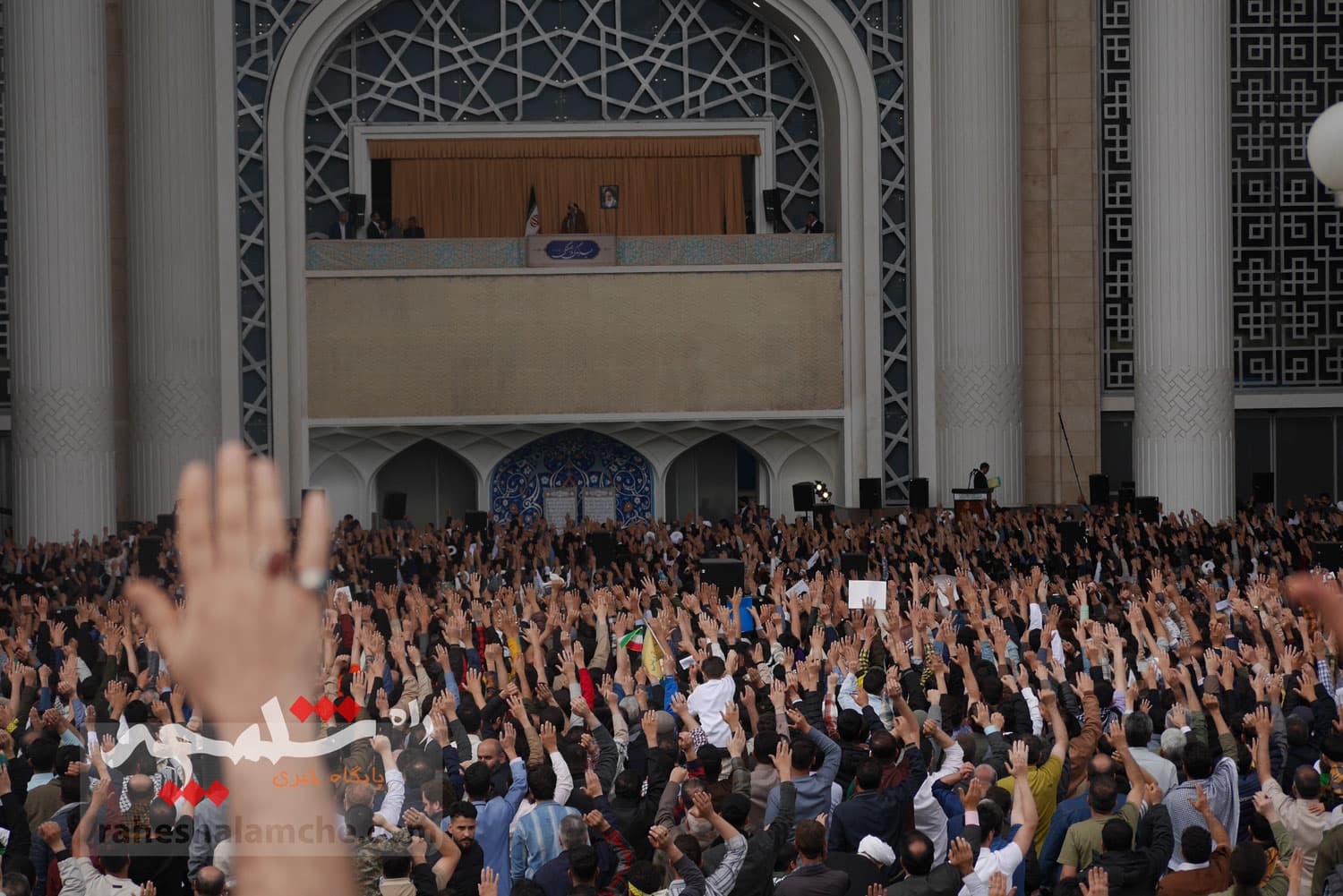 گزارش تصویری اختصاصی راه شلمچه از نماز عید فطر به امامت رهبر انقلاب — تصویر 93