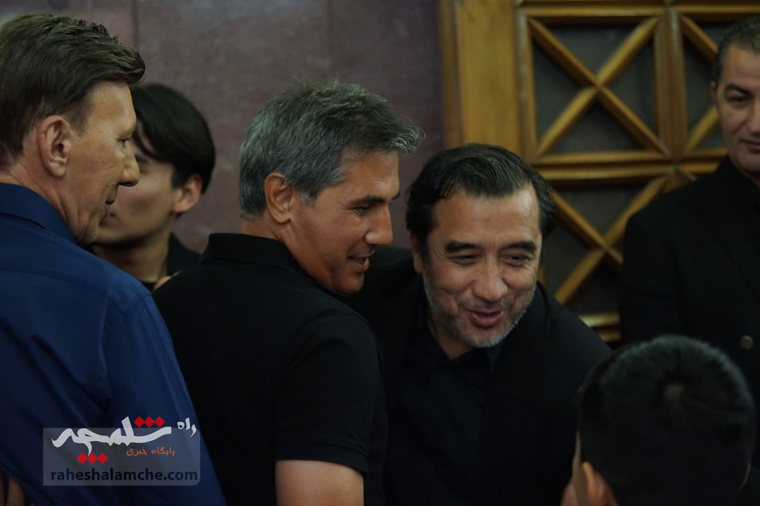 حضور بزرگان فوتبال کشور در ختم پدر خداداد عزیزی +تصاویر(2) — تصویر 32
