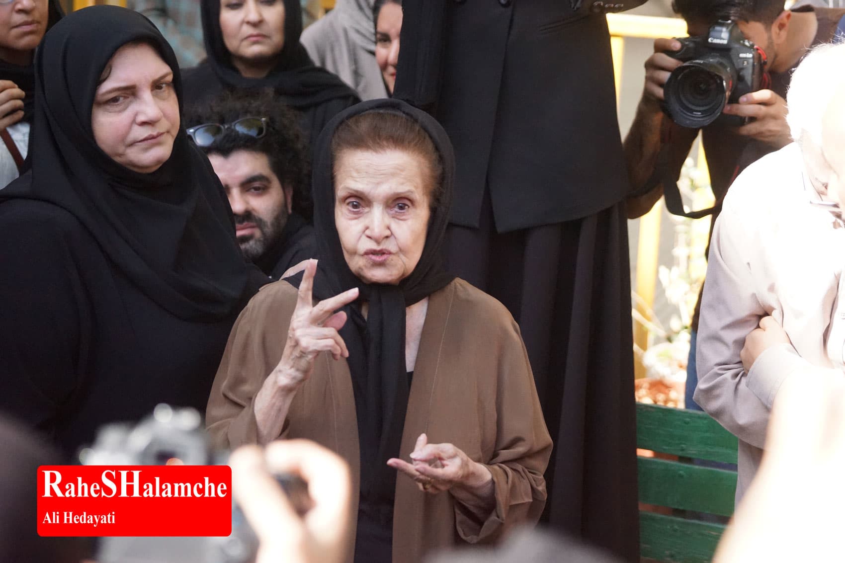 پیکر ثمین باغچهبان تشییع شد +تصاویر — تصویر 33