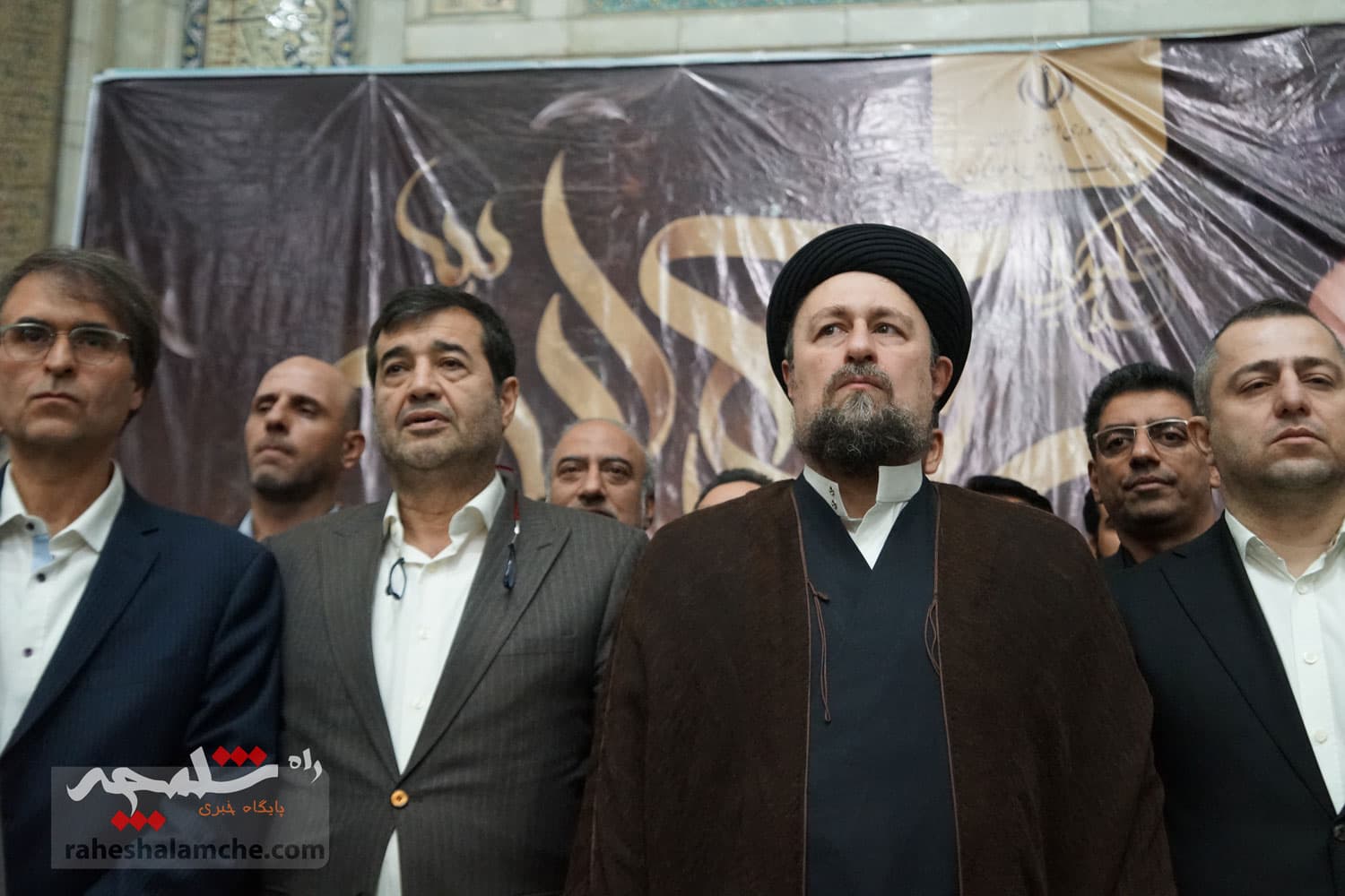 حضور جامعه ورزش و جوانان در حرم امام خمینی(ره) +تصاویر — تصویر 25