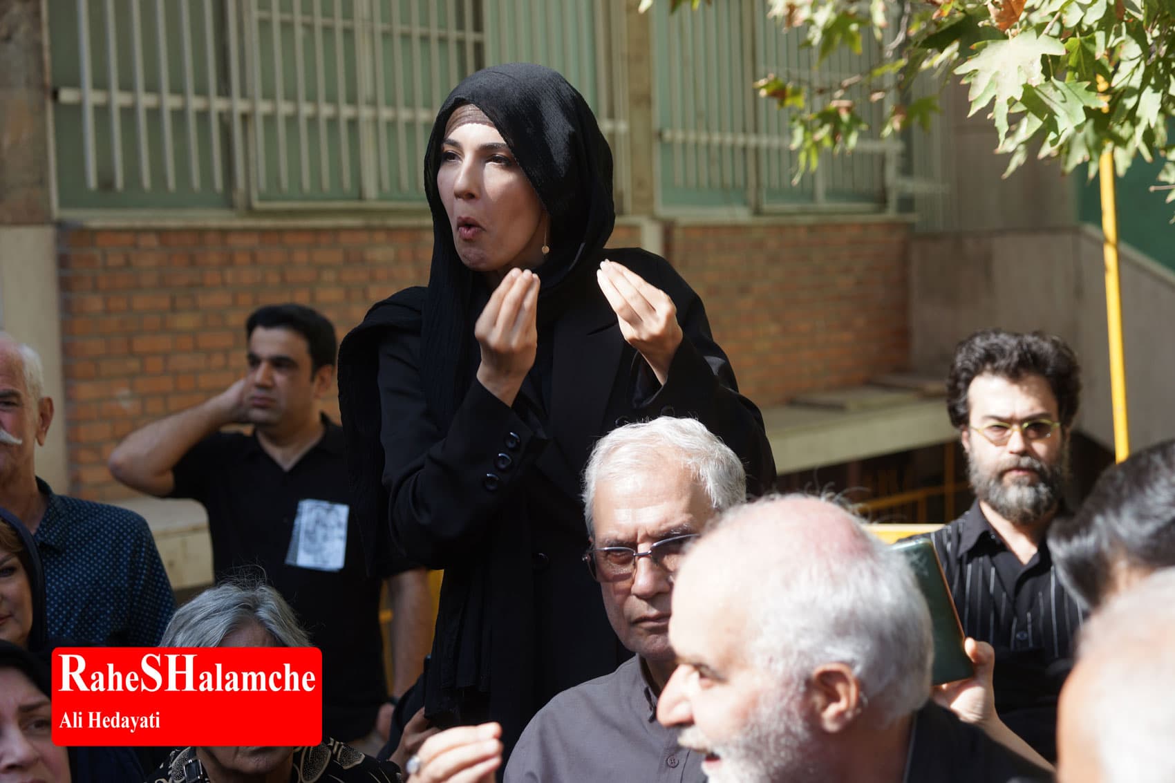 پیکر ثمین باغچهبان تشییع شد +تصاویر — تصویر 32