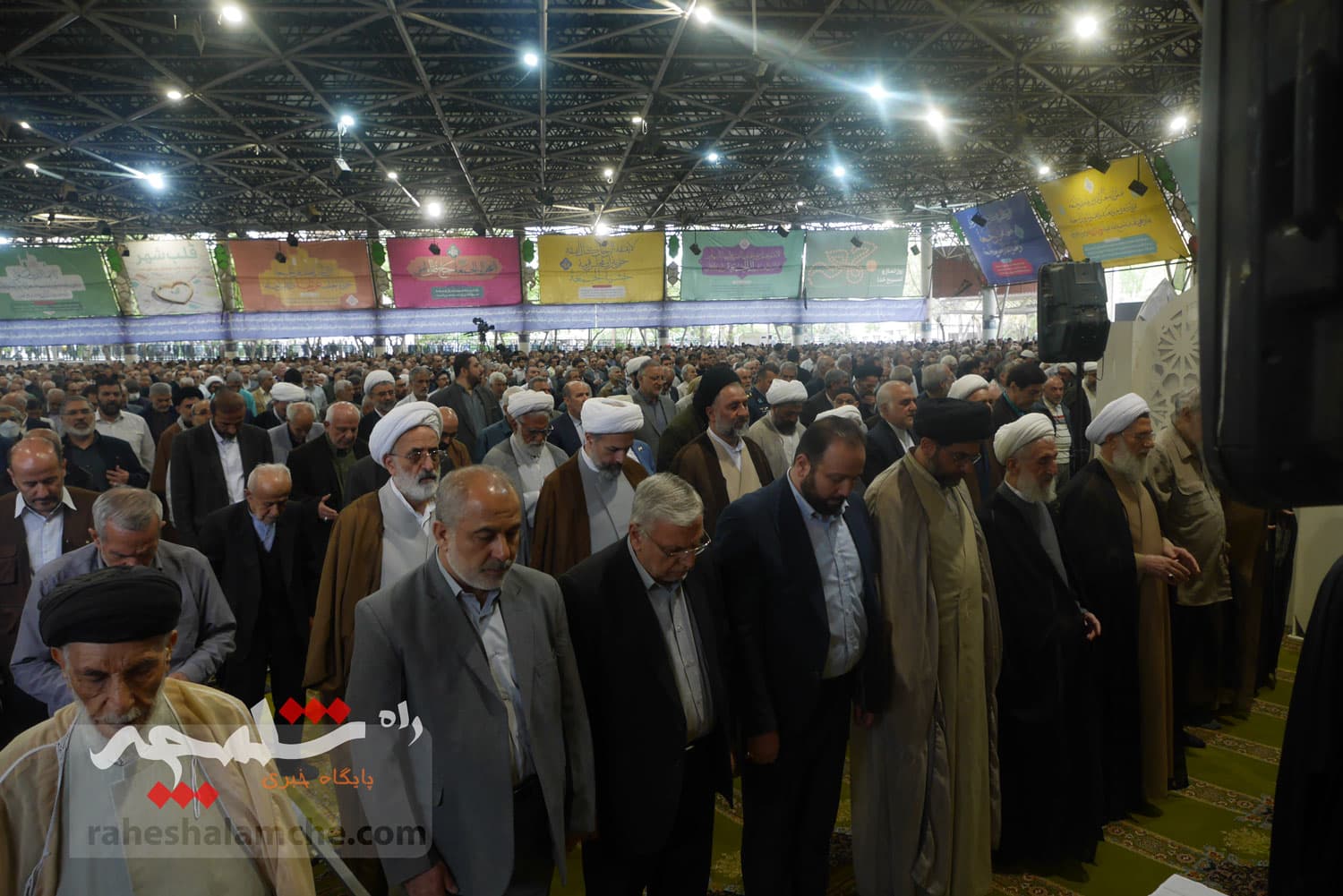 نماز جمعه 15 فروردین تهران برگزار شد +تصاویر — تصویر 60