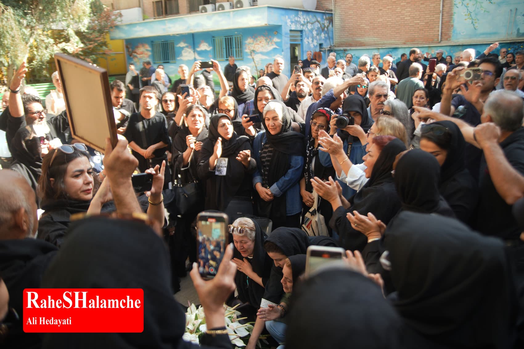 پیکر ثمین باغچهبان تشییع شد +تصاویر — تصویر 27
