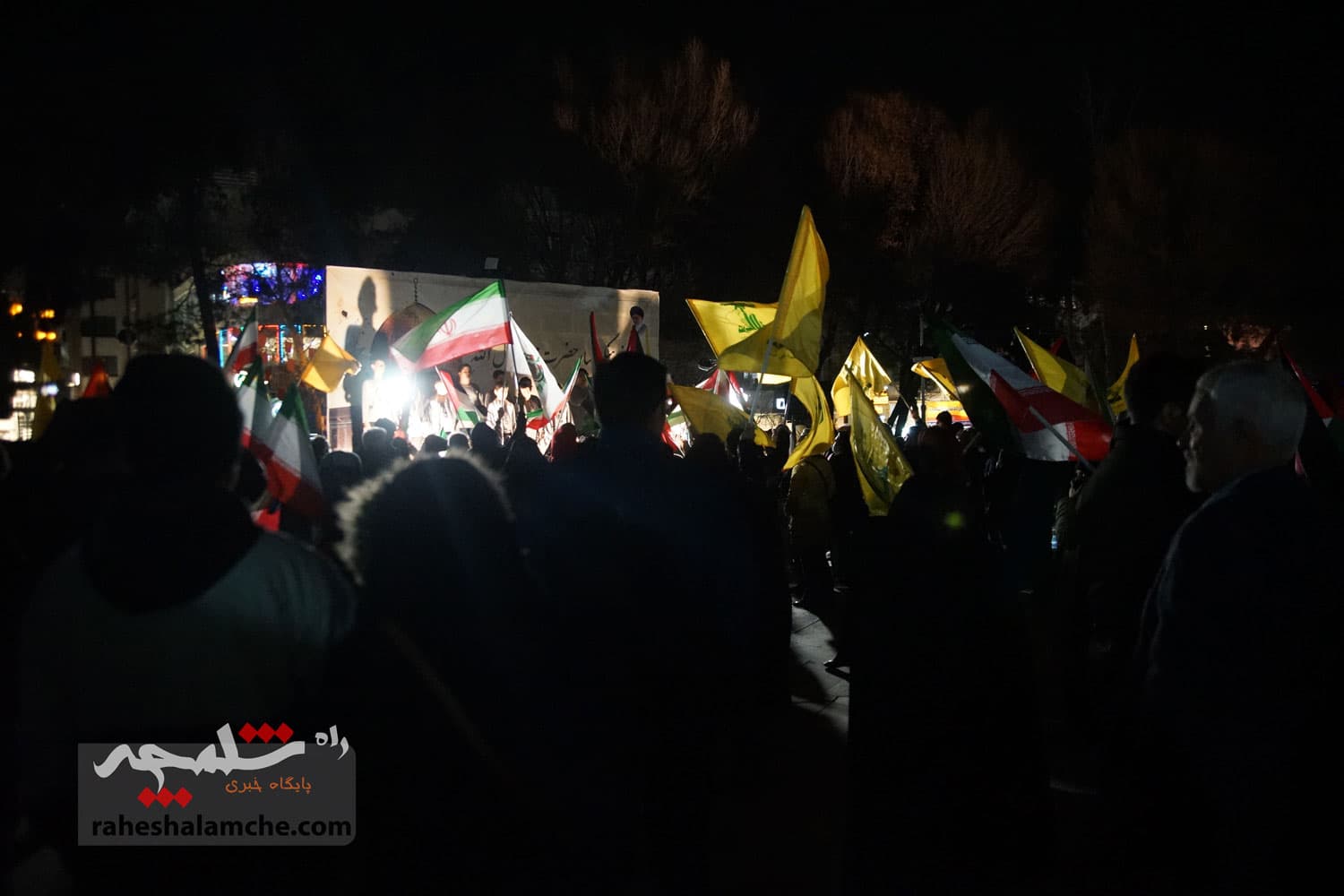 برگزاری جشن پیروزی غزه در میدان هفتحوض تهران +تصاویر — تصویر 50